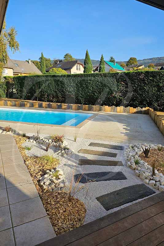 Aménagement extérieur avec piscine