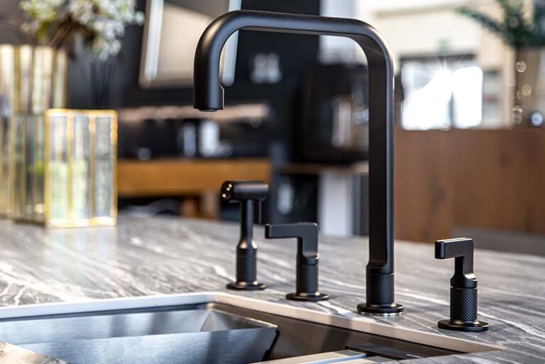 Robinet noir acier